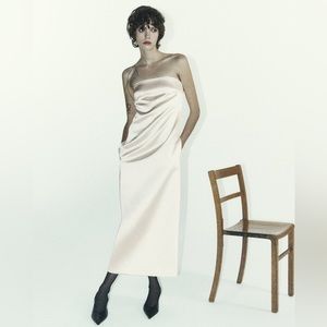 SLEEVELESS SATIN DRESS CREAM